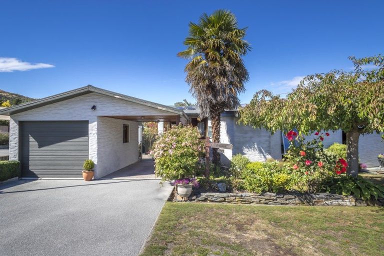Photo of property in 17 Inverness Crescent, Arrowtown, 9302