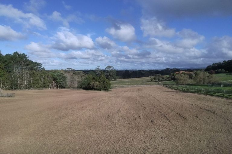 Photo of property in 7 Tawa Road, Kumeu, 0891