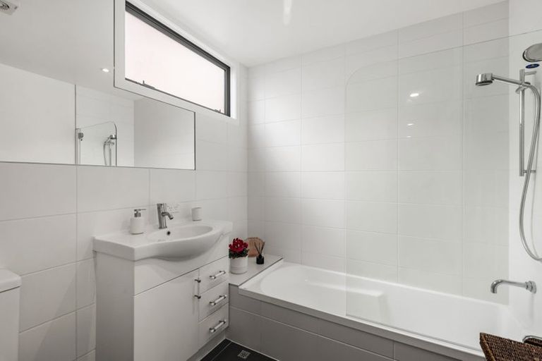 Photo of property in 35a Ngaio Road, Kelburn, Wellington, 6012