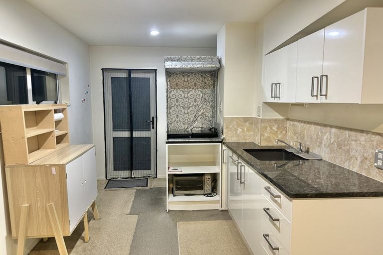 Photo of property in 1/113 Tirimoana Road, Te Atatu South, Auckland, 0602