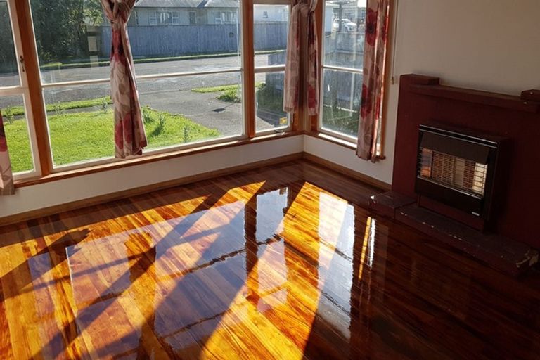 Photo of property in 19 Carlisle Street, Levin, 5510