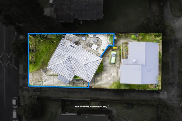 Photo of property in 1/14 Waari Avenue, Sunnyvale, Auckland, 0612