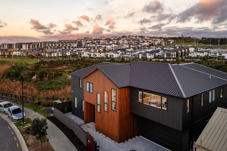 Photo of property in 51 Streamview Way, Long Bay, Auckland, 0630