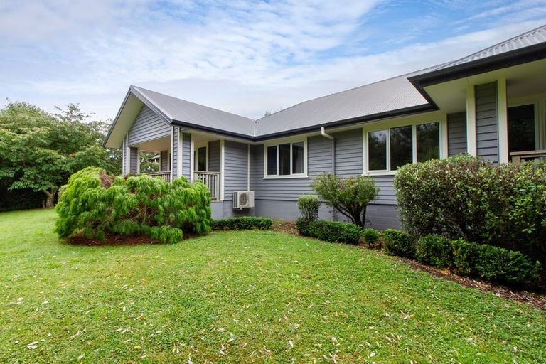 Photo of property in 35 Oram Drive, Turitea, Palmerston North, 4472