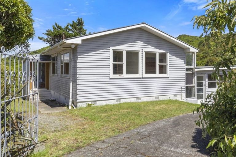 Photo of property in 14 Maple Grove, Maungaraki, Lower Hutt, 5010