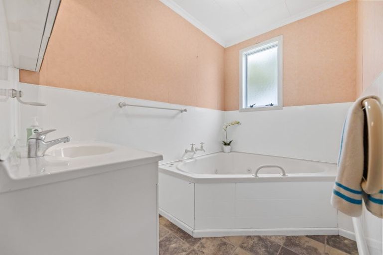 Photo of property in 31 Hill Street, Kaka Point, Balclutha, 9271