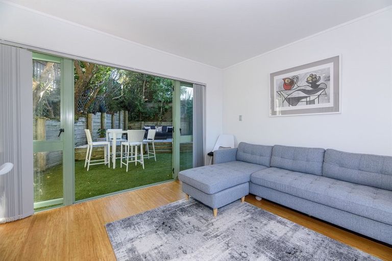 Photo of property in 1/7 Kaihu Street, Northcote, Auckland, 0627