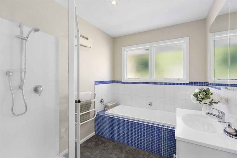 Photo of property in 2/4 Farnham Place, Ilam, Christchurch, 8041