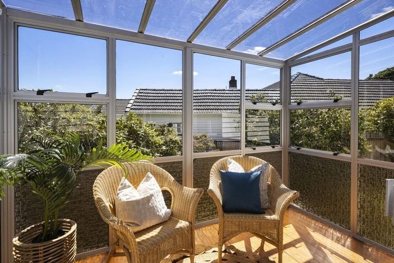 Photo of property in 10 Donald Crescent, Karori, Wellington, 6012