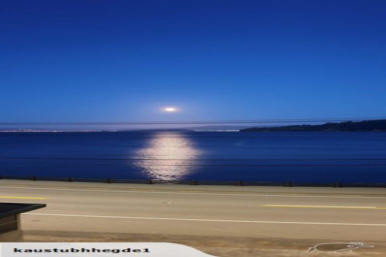 Photo of property in 2/136 Evans Bay Parade, Roseneath, Wellington, 6021