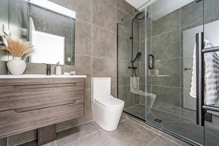 Photo of property in 4/442 Old Te Atatu Road, Te Atatu Peninsula, Auckland, 0610