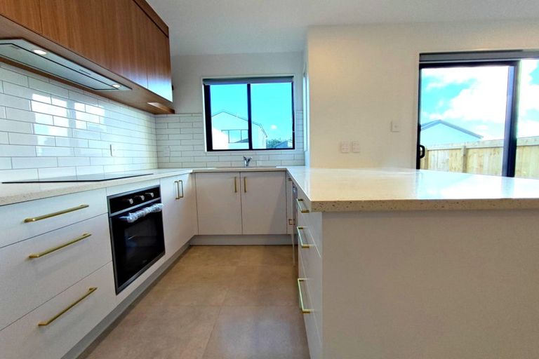 Photo of property in 21 Biokovo Street, Massey, Auckland, 0614