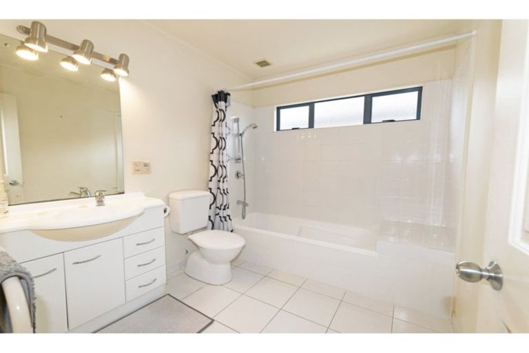 Photo of property in 13 Neta Grove, Henderson, Auckland, 0612