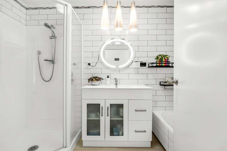 Photo of property in 52 Riverton Drive, Randwick Park, Auckland, 2105