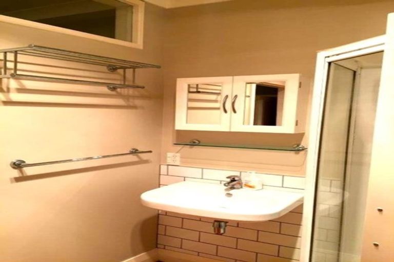 Photo of property in 36 Edinburgh Terrace, Berhampore, Wellington, 6023