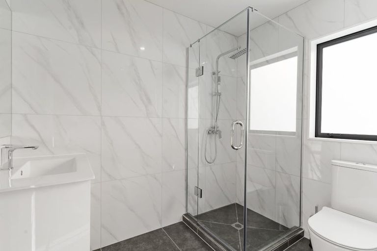 Photo of property in 2b Melleray Place, Randwick Park, Auckland, 2105