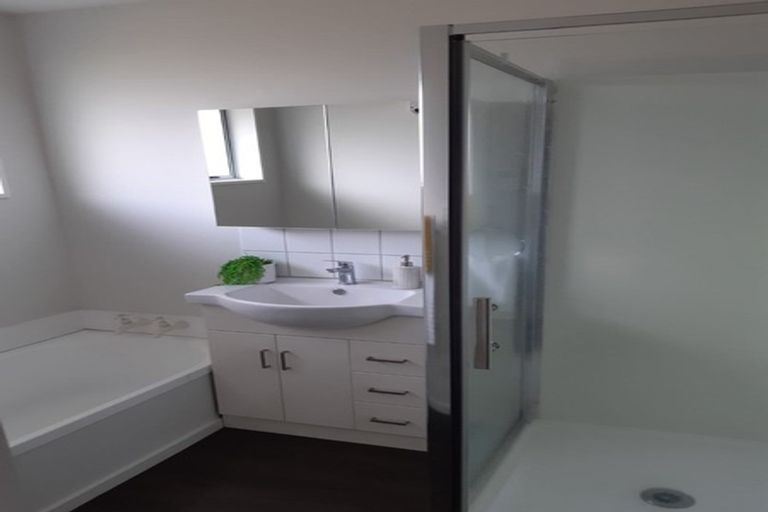 Photo of property in 2/43 Northcote Road, Northcote, Christchurch, 8052