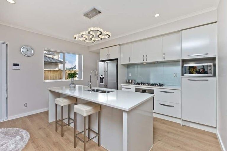 Photo of property in 14 Ascension Crescent, Orewa, 0931