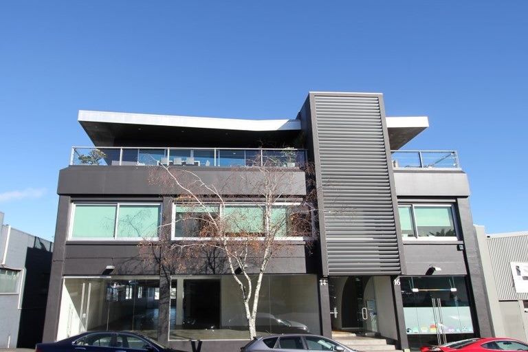 Photo of property in 14 Maidstone Place, Oteha, Auckland, 0632