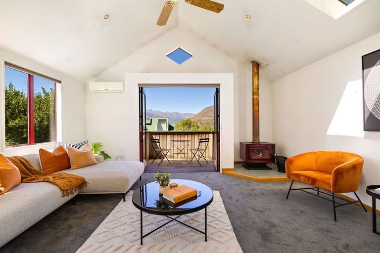 Photo of property in 22b Evergreen Place, Sunshine Bay, Queenstown, 9300