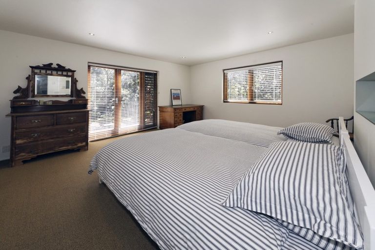 Photo of property in 113 Marine Parade North, Piha, 0772