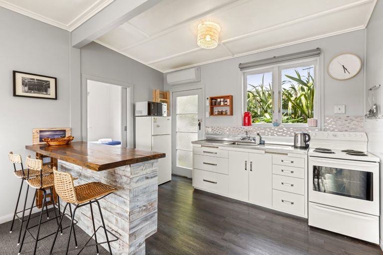 Photo of property in 49b Wallis Street, Raglan, 3225