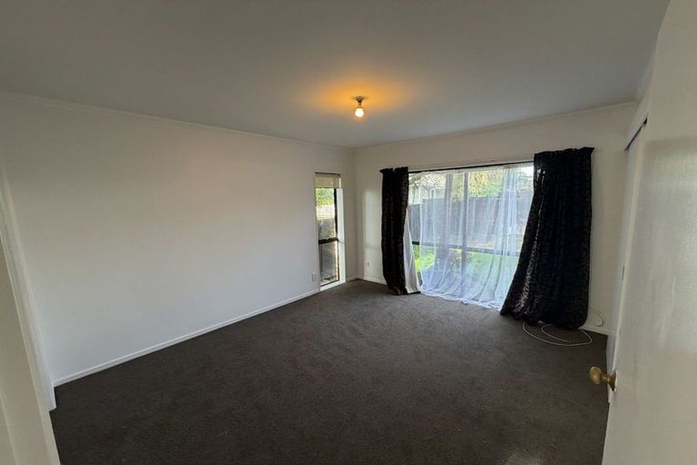Photo of property in 1 Merville Avenue, Te Atatu South, Auckland, 0610