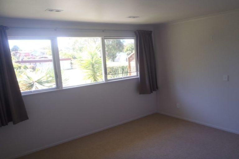 Photo of property in 8 Salamanca Road, Sunnynook, Auckland, 0620