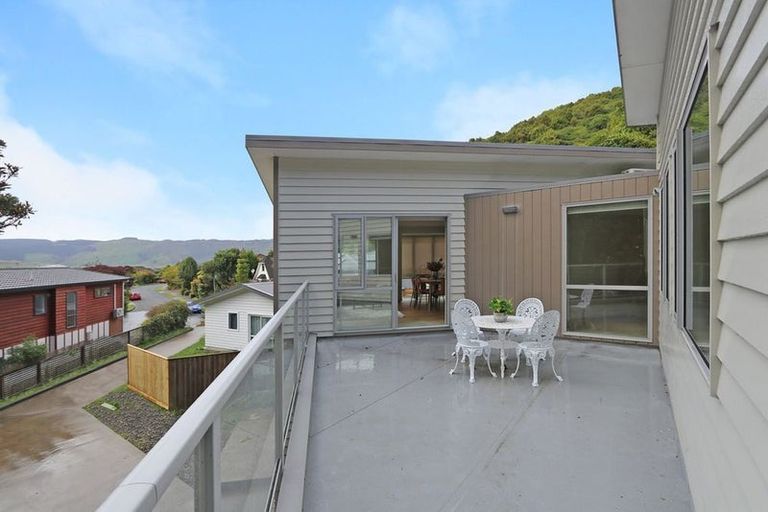 Photo of property in 64a Peterhouse Street, Tawa, Wellington, 5028