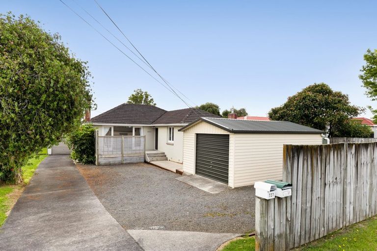 Photo of property in 727 Te Atatu Road, Te Atatu Peninsula, Auckland, 0610