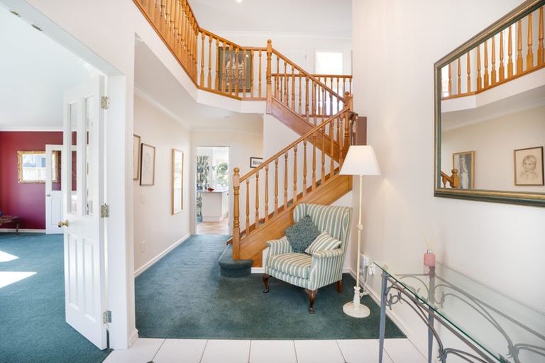 Photo of property in 18 Amesbury Drive, Churton Park, Wellington, 6037