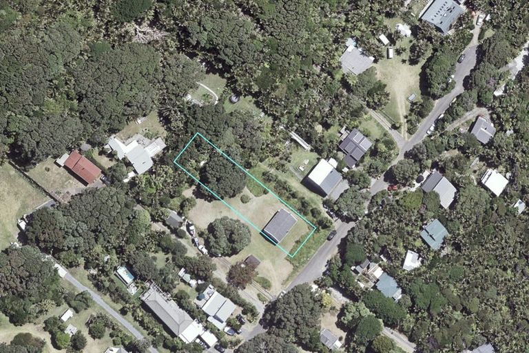 Photo of property in 118 Garden Road, Piha, New Lynn, 0772