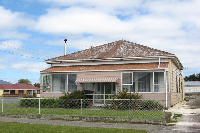 Photo of property in 118 Peel Street, Westport, 7825