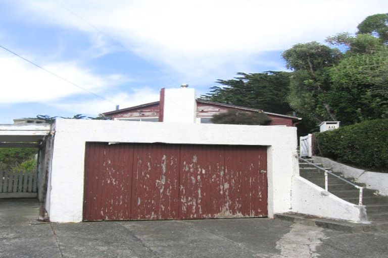 Photo of property in 10 Lyons Crescent, Strathmore Park, Wellington, 6022