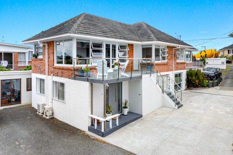 Photo of property in 2/85 Sylvan Avenue, Northcote, Auckland, 0627