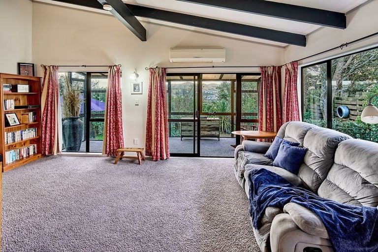 Photo of property in 6 Tortola Crescent, Grenada Village, Wellington, 6037