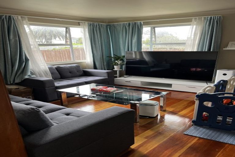 Photo of property in 41 Thornlow Street, Glendene, Auckland, 0602