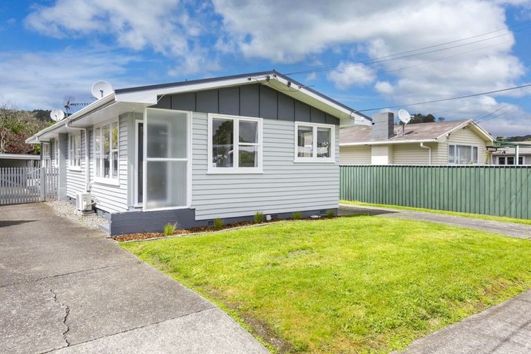 Photo of property in 1/18 Benge Crescent, Clouston Park, Upper Hutt, 5018