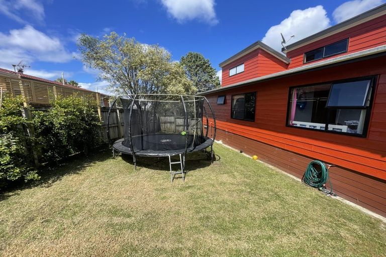 Photo of property in 17 Sungrove Rise, Sunnyvale, Auckland, 0612