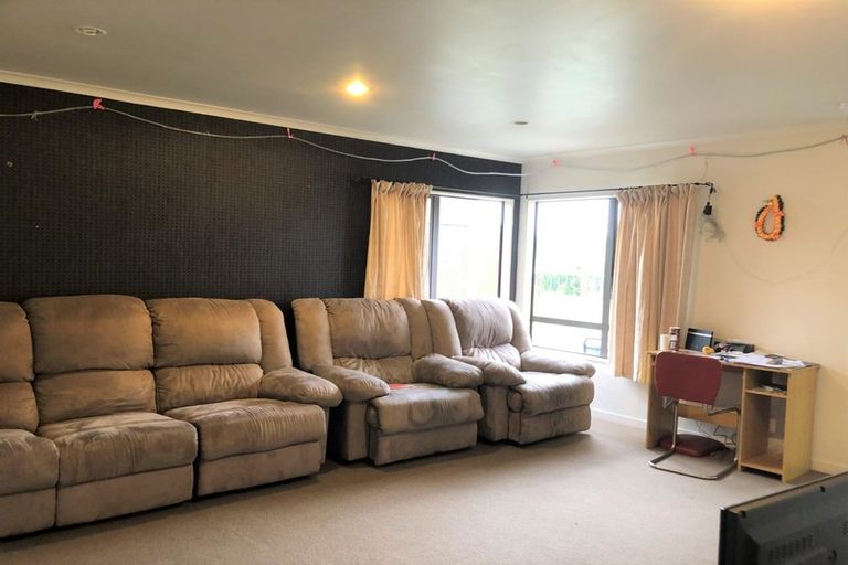 Photo of property in 420 Tararua Road, Levin, 5571