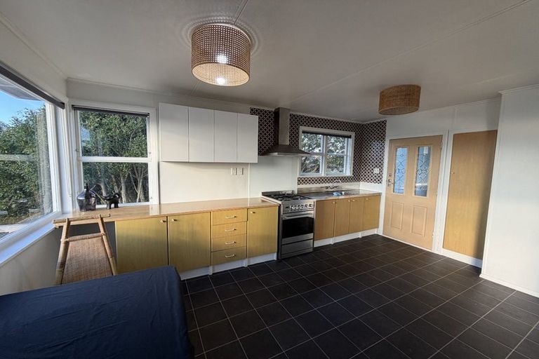 Photo of property in 44 Discovery Place, Marfell, New Plymouth, 4310