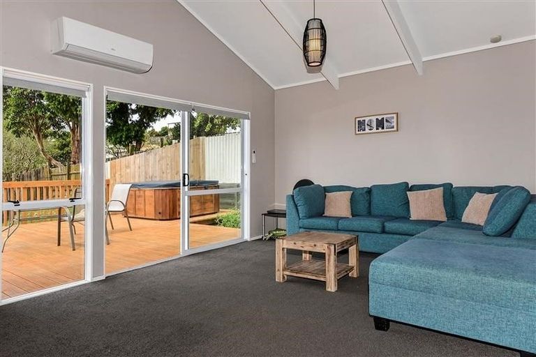 Photo of property in 2/44 Lilburn Crescent, Massey, Auckland, 0614