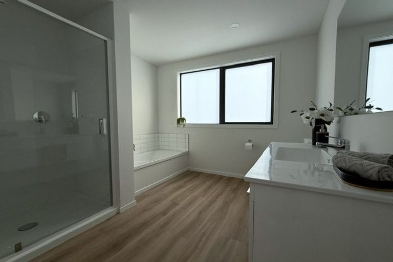 Photo of property in 4b Bathurst Street, Silverstream, Upper Hutt, 5019