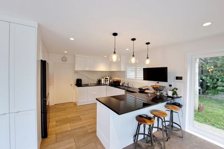 Photo of property in 1/308 Beach Road, Campbells Bay, Auckland, 0630