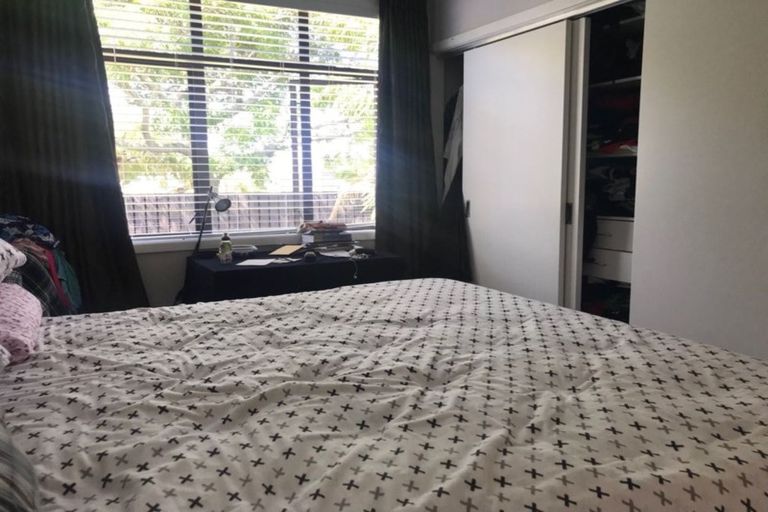 Photo of property in 12 Walmer Road, Point Chevalier, Auckland, 1022