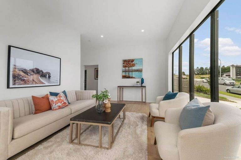 Photo of property in 10 Celestial Crescent, Orewa, 0931