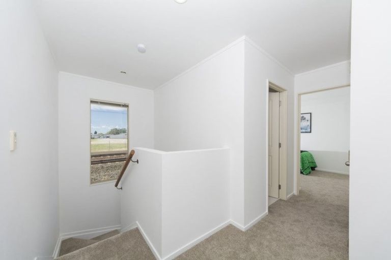 Photo of property in 9 Lockington Avenue, Henderson, Auckland, 0612