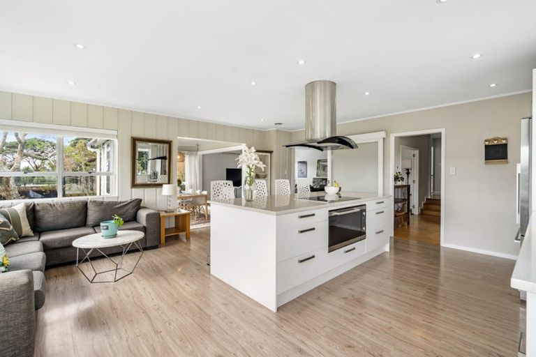 Photo of property in 74 Aberdeen Road, Campbells Bay, Auckland, 0620