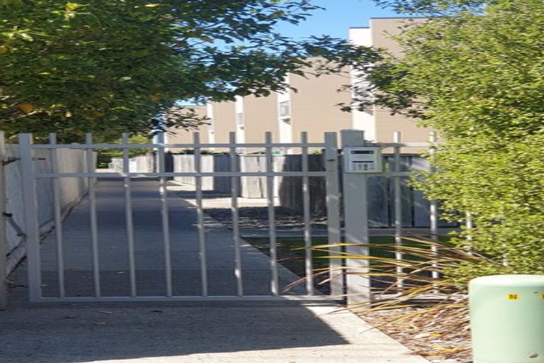 Photo of property in 28/30 Mathesons Road, Phillipstown, Christchurch, 8011