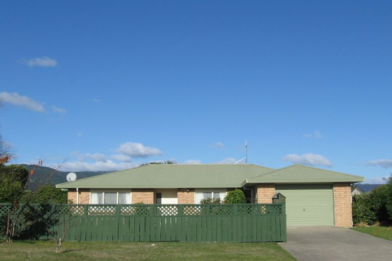 Photo of property in 46 Langdale Avenue, Paraparaumu, 5032